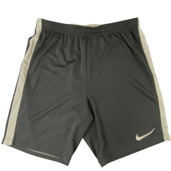 Nike Men's Black & White Stripe Athletic Soccer Shorts Men's sz medium - Picture 3 of 11